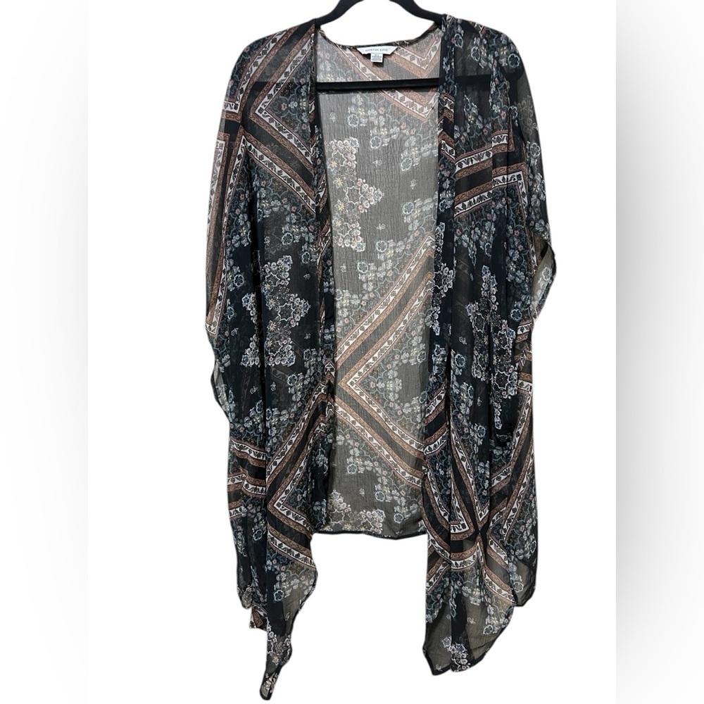 American Eagle dark floral lightweight kimono wrap